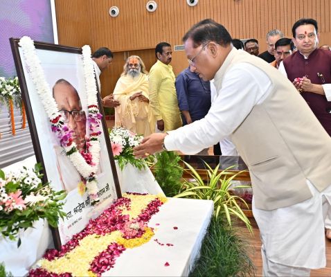 श्रद्धेय शांताराम सर्राफ को मुख्यमंत्री श्री विष्णुदेव साय ने अर्पित की श्रद्धांजलि