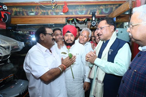 नवरात्रि पर्व पर मुख्यमंत्री श्री साय ने किया बाजार भ्रमण &ndash; जीएसटी 2.0 से व्यापारियों और उपभोक्ताओं में दिखी उत्साह.......जीएसटी सुधार से आर्थिक तेजी सहित स्थानीय रोजगार को भी मिलेगा फायदा &ndash; मुख्यमंत्री&nbsp;