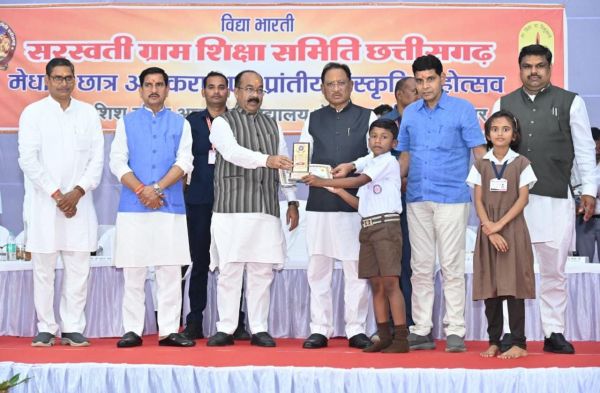 नगरीय निकायों में आदर्श सुविधा केंद्र खोलने को लेकर छत्तीसगढ़ के प्रस्ताव पर केंद्र सरकार ने मंजूर किए 50 करोड़.....मुख्यमंत्री उप मुख्यमंत्री ने भारत सरकार को दिया धन्यवाद