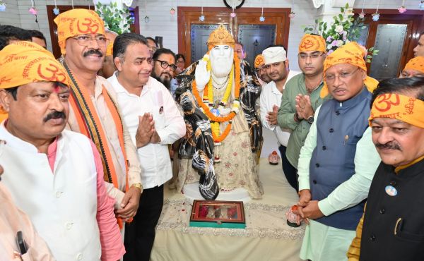 गोदड़ीवाला धाम पहुंचे मुख्यमंत्री :&nbsp;संत बाबा हरदास राम साहिब जी की बरसी महोत्सव में हुए शामिल