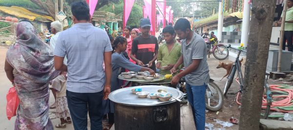 दुर्गा पूजा महोत्सव :  नवमी के हवन एवं कन्या भोजन के साथ शुरू हुआ नारायणपुर में विशाल भंडारे का आयोजन