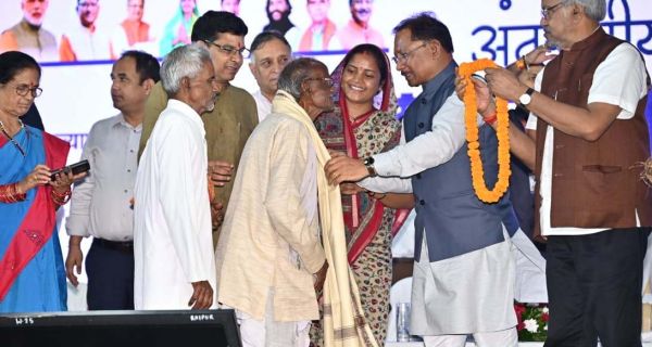 अंतर्राष्ट्रीय वृद्धजन दिवस पर रायपुर में राज्य स्तरीय आयोजन.......बुजुर्गों की विशेष देखभाल के लिए राज्य में सियान गुड़ी