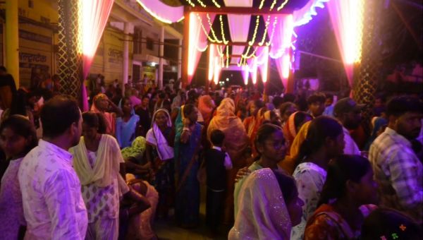 संध्या आरती में उमड़ती है श्रद्धालुओं की भीड़....लगता है माता की जयकारा,,,, माता रानी का दर्शन कर निहाल हुए भक्त