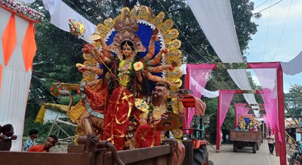 नवरात्रि का भव्य समापन : नारायणपुर में धूमधाम से निकली देवी शोभायात्रा.......भव्य आतिश बाजी के साथ रावण दहन,,,देखें वीडियो