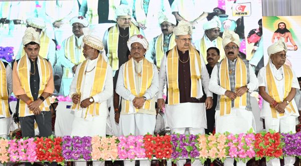 मुख्यमंत्री श्री साय भंडारपुरी धाम में आयोजित गुरु दर्शन एवं संत समागम मेला में हुए शामिल......गुरु घासीदास बाबा के आदर्शों में ही छिपा है मानवता और समानता का मार्ग : मुख्यमंत्री श्री साय