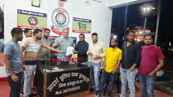 धार्मिक आयोजन में विघ्न एवं शांति भंग करने की कोशिश करने वाले दो भाइयों के खिलाफ दुर्गा पूजा समिति के अध्यक्ष ने दी पुलिस थाने में लिखित शिकायत कर कि कार्यवाही मांग