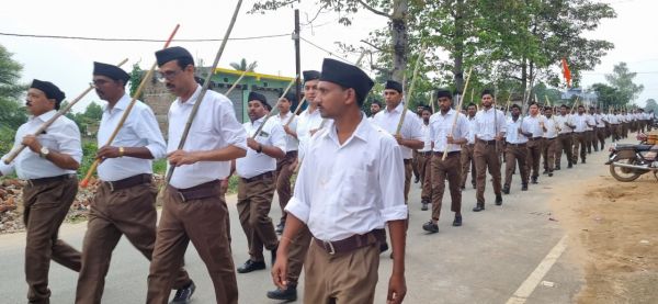 संघ के स्वयंसेवकों ने शताब्दी वर्ष पर दोकडा में किया भव्य भव्य पथ संचलन एवं शस्त्र पूजन का आयोजन.....पूर्व सैनिक बने मुख्य अतिथि, फूल बरसा कर नगर वासियों ने किया स्वागत....