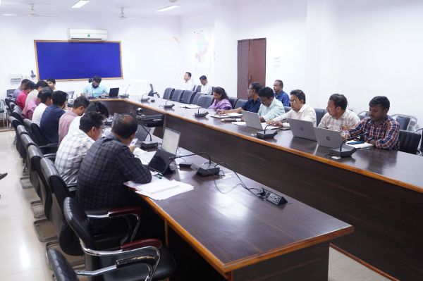 कलेक्टर रोहित व्यास ने जनपद पंचायत, समाज कल्याण और मत्स्य पालन विभाग की ली समीक्षा बैठक