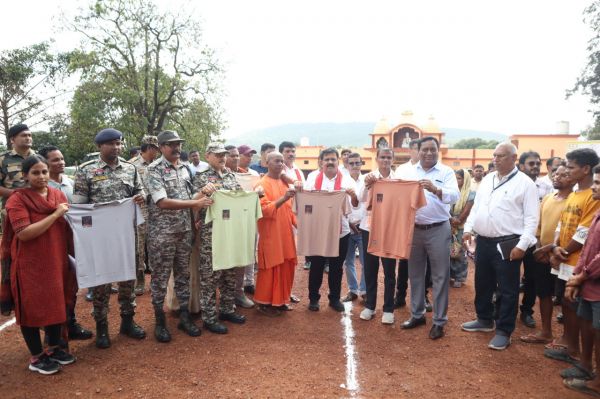 रायपुर : उप मुख्यमंत्री श्री शर्मा ने सुदूर वनांचल ग्राम कच्चापाल में बस्तर ओलंपिक 2025 का किया शुभारंभ