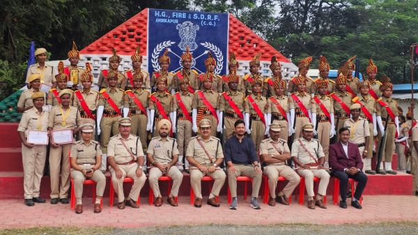 जिला खनिज न्यास निधि पण्ड का सही उपयोग अंधेरे में प्रकाश की ओर बना किरण,&nbsp;50 बालिकाएँ बनीं नगर सैनिक, बनीं प्रेरणा की मिसाल