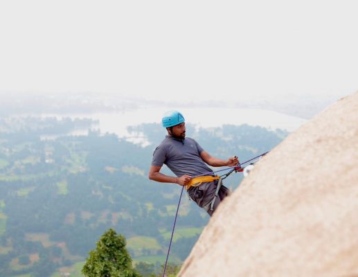 रॉक क्लाइम्बिंग के लिए बेहतरीन जगह हैं जशपुर,, देशदेखा ने बढ़ाई रोमांच की ऊँचाइयाँ