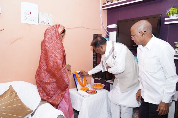 मुख्यमंत्री श्री विष्णुदेव साय ने स्वर्गीय मथुरा साव को दी श्रद्धांजलि