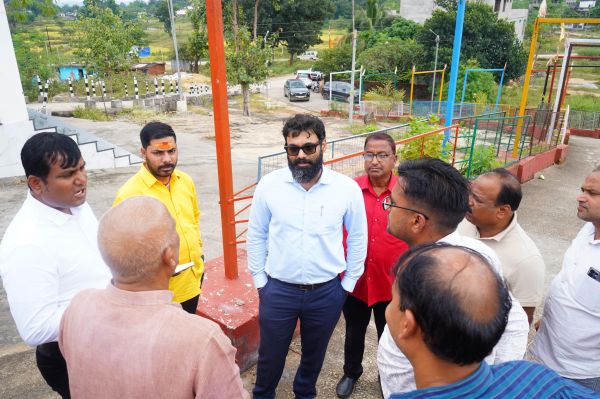 कुनकुरी के हनुमान टेकरी मंदिर का कलेक्टर ने किया निरीक्षण ,मंदिर की नियमित साफ सफाई पार्क में बच्चों के लिए खेल सामग्री और मंदिर की सीढ़ी में डोम शेठ लगाने निर्देश&nbsp;
