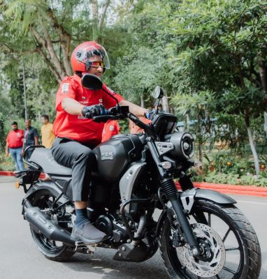 मुख्यमंत्री श्री विष्णुदेव साय ने स्वयं बाइक चलाकर युवाओं को दिया सुरक्षित ड्राइविंग का संदेश