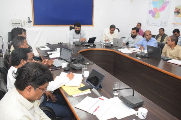 धान खरीदी से पहले खरीदी केन्द्रों में सभी तैयारियां सुनिश्चित करने कलेक्टर ने&nbsp; दिए निर्देश&nbsp;