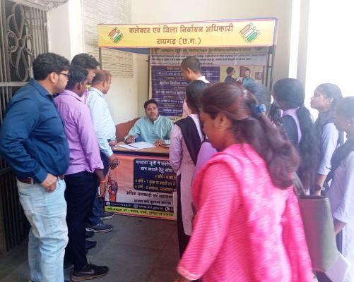 रायगढ़ में मतदाता सूची का विशेष पुनरीक्षण जारी-अब तक 77.37 प्रतिशत मतदाताओं को मिला गणना पत्रक, रायगढ़ सहित सभी तहसीलों में स्थापित किए गए हेल्प डेस्क