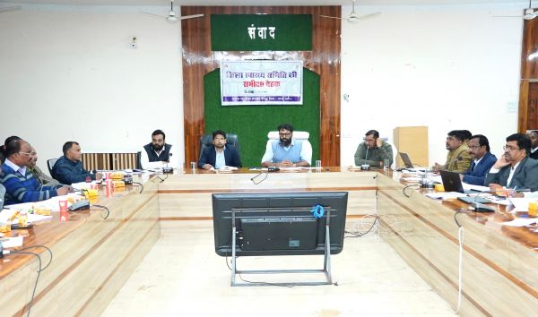 जिले में कुपोषण मुक्ति के लिए स्वास्थ्य एवं महिला बाल विकास विभाग सक्रियता से करें कार्य - कलेक्टर श्री व्यास