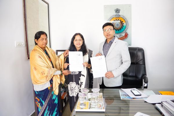 एस एस पी श्री शशि मोहन सिंह ने अपना गणना पत्र बीएलओ से कराया सत्यापन&nbsp;