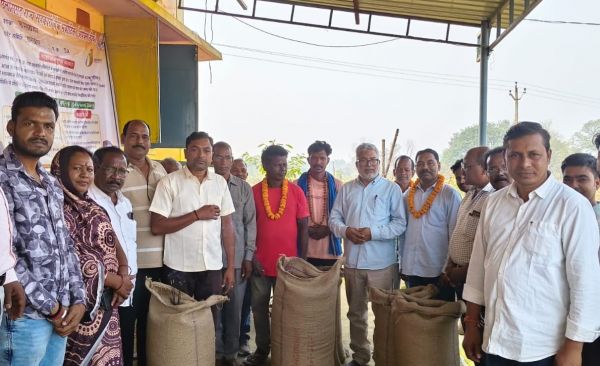 जिले के 46 धान खरीदी केन्द्रों में की जा रही खरीदी,सुशांत कुमार साहू ने बागबहार धान खरीदी केन्द्र में बेचा अपना धान