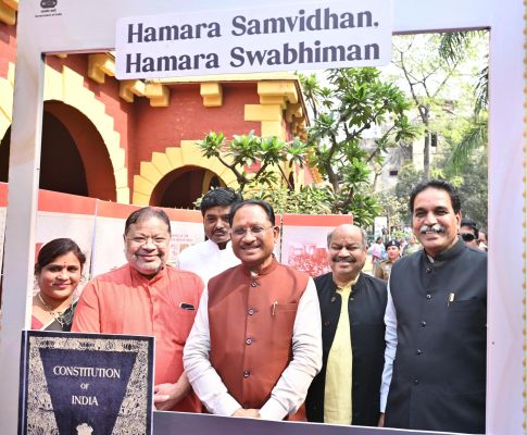 &ldquo;हमारा संविधान, हमारा स्वाभिमान&rdquo; कार्यक्रम में मुख्यमंत्री हुए शामिल,संविधान में आस्था रखकर आगे बढ़ रहा है विश्व का सबसे बड़ा लोकतंत्र भारत : मुख्यमंत्री श्री साय
