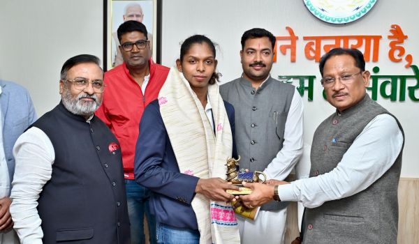 मुख्यमंत्री श्री साय ने महिला कबड्डी विश्व कप की स्टार खिलाड़ी संजू देवी को दी बधाई