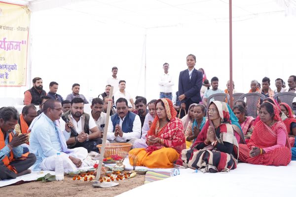 जिले में खेल अधोसंरचनाओं का तेजी से हो रहा विकास,श्रीमती कौशल्या साय ने ग्राम डोडापानी में 51.24 लाख रुपये लागत के मिनी स्टेडियम निर्माण कार्य का किया भूमिपूजन