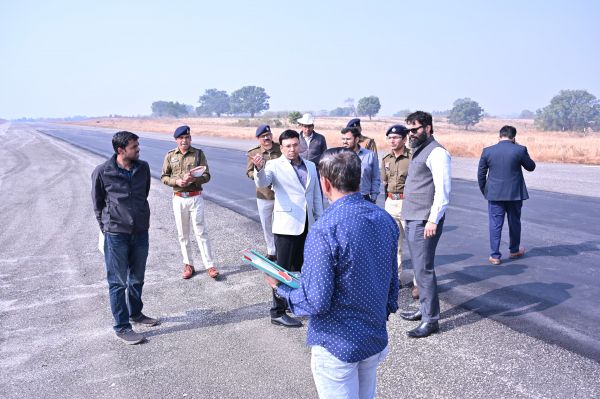 राष्ट्रपति के प्रस्तावित दौरे को लेकर प्रशासन अलर्ट,कलेक्टर-एसएसपी ने आगडीह में सुरक्षा व व्यवस्थाओं का लिया जायजा