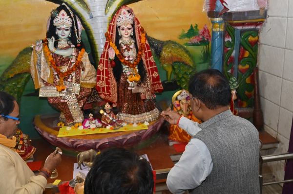 मुख्यमंत्री श्री विष्णु देव साय ने पमशाला में राधा कृष्ण मंदिर का किया दर्शन&nbsp;