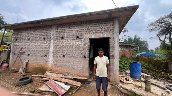 प्रधानमंत्री आवास योजना ने बदल दी जिंदगी: जशपुरनगर के आर्थिक रूप से कमजोर परिवार को मिला पक्का घर, सुरक्षित आश्रय और बच्चों की पढ़ाई में मिली राहत"