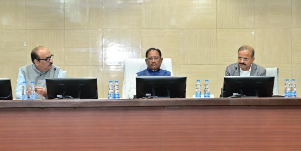 नक्सलवाद के निर्णायक अंत के साथ बस्तर में विकास का नया सूर्योदय : मुख्यमंत्री विष्णुदेव साय ने तीन वर्षीय मिशन मोड एक्शन प्लान के साथ शिक्षा, स्वास्थ्य, सड़क, बिजली, पेयजल, संचार और रोजगार के सर्वांगीण विस्तार का किया ऐलान