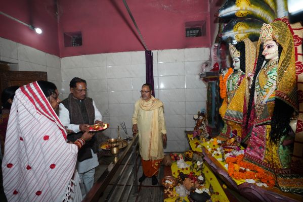 मुख्यमंत्री विष्णु देव साय ने पमशाला स्थित राधा-कृष्ण मंदिर में की पूजा-अर्चना