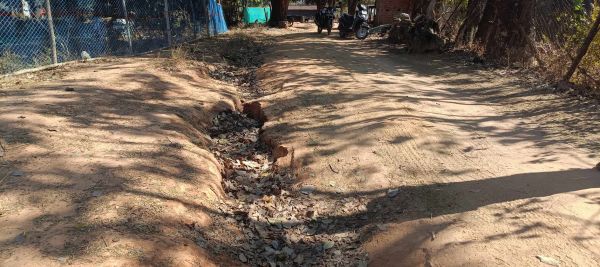 15 वर्षों से बदहाली की सजा भुगत रहे घटमुंडा पंचायत के ग्रामीण,पंचायती चुनावी वादों की धूल में दब गई महुवाढाबा से बैगाटोली तक की ग्रामीण सड़क, पंचायत की उदासीनता पर फूटा ग्रामीणों का गुस्सा