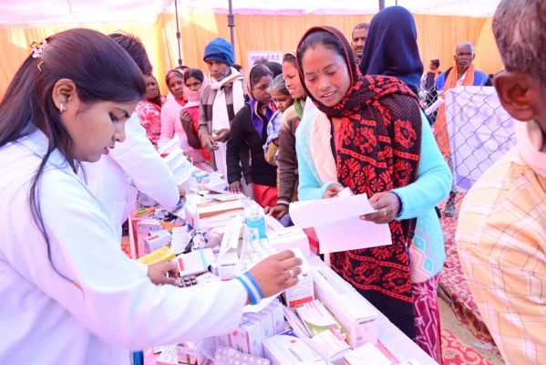 मुख्यमंत्री विष्णुदेव साय की पहल से बगीचा में मेगा हेल्थ कैंप, 1100 से अधिक मरीजों को मिला निःशुल्क स्वास्थ्य परीक्षण एवं उपचार