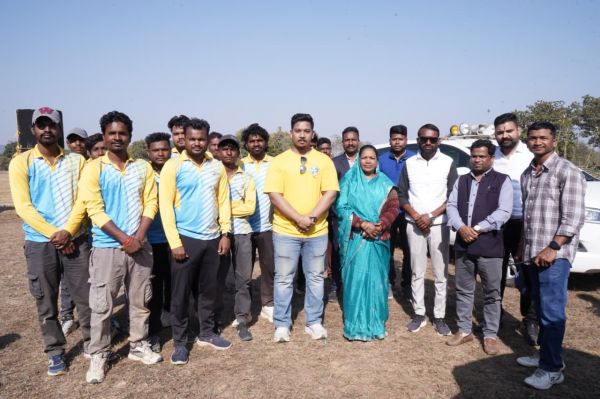 मैदान में गूंजे चौके-छक्के, दर्शकों से भरा स्टेडियम: बगिया में स्व. ओमप्रकाश साय स्मृति क्रिकेट कप सीजन&ndash;2 का रंगीन आगाज,तोसेंद्र देव साय की मौजूदगी में खेल उत्सव का हुआ शुभारंभ, बंदरचुवा ने पहले मुकाबले में बगिया को हराकर दिखाई ताकत