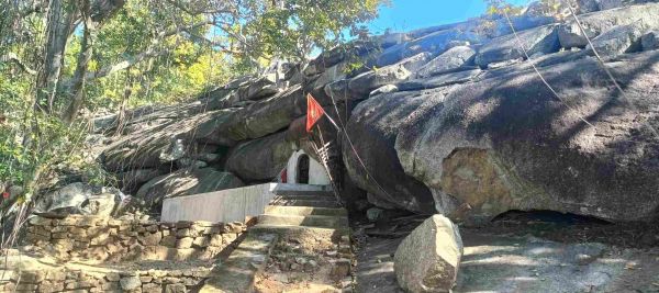 रहस्य,आस्था और इतिहास का संगम : घने जंगलों और पहाड़ियों में छिपा सांवा पहरिया की गुफा,बनी श्रद्धालुओं की आस्था का केन्द्र,जंहा प्रकृति स्वयं करती है देवताओं का स्वागत.....