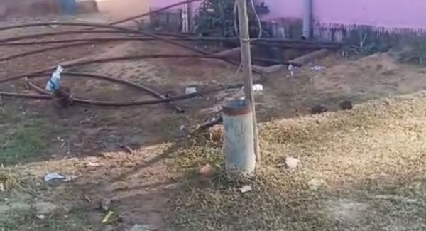 सरकारी स्कूल में चोरी :   प्राथमिक विद्यालय से बोरवेल मोटर गायब स्टेट हाईवे से सटा स्कूल, बाउंड्रीवाल नहीं बच्चों-शिक्षकों के लिए मंडराया पानी का संकट