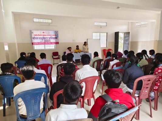 मनोरा विकासखंड में राष्ट्रीय किशोर स्वास्थ्य कार्यक्रम अंतर्गत छः दिवसीय पीयर एजुकेटर प्रशिक्षण शुरू, किशोरों को अनुकूल सोच और जिम्मेदार निर्णय क्षमता विकसित करने पर जोर