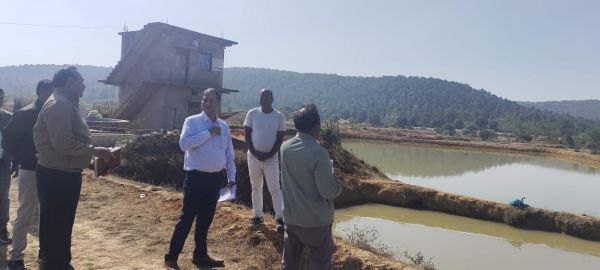 प्रधानमंत्री धन-धान्य कृषि योजना के अंतर्गत सोगड़ा डेम बना ग्रामीण आजीविका का सशक्त मॉडल, एडिशनल सेंट्रल नोडल ऑफिसर श्री बी.के. पुरूशटी ने मछली पालन गतिविधियों का किया स्थल निरीक्षण