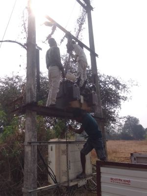 मुख्यमंत्री कैंप कार्यालय की त्वरित और संवेदनशील पहल से ग्राम घटमुण्डा में दूर हुआ बिजली संकट, खराब ट्रांसफार्मर बदलते ही लौटी गांव में रौशनी