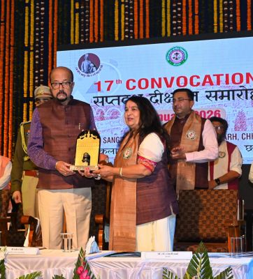 दाऊ श्री वासुदेव चन्द्राकर कामधेनु विश्वविद्यालय दुर्ग का चतुर्थ दीक्षांत समारोह संपन्न,1536 छात्रों को स्नातक, स्नातकोत्तर तथा पीएचडी उपाधि प्रदान की गई