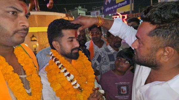 जशपुर की सड़कों पर उमड़ा युवाओं का सैलाब, भाजयुमो के नवनियुक्त जिलाध्यक्ष विजय आदित्य सिंह जूदेव का ढोल-नगाड़ों, बाइक रैली और रक्त तिलक से हुआ ऐतिहासिक स्वागत