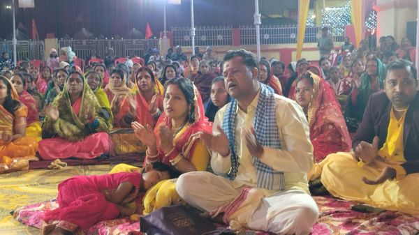 संगीतमय भजनों, कीर्तन और भक्त प्रह्लाद की दिव्य कथा के साथ श्रीमद भागवत कथा के दूसरे दिन उमड़ा श्रद्धालुओं का जनसैलाब