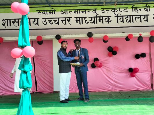 ग्रामीण प्रतिभाओं को मंच देने सरकार की पहल रंग लाई, नारायणपुर के होनहार खिलाड़ी अनुराग दास ने सरगुजा ओलम्पिक में जिला स्तर पर प्रथम स्थान हासिल कर रचा नया कीर्तिमान, शिक्षकों ने कहा&mdash;ऐसे खिलाड़ियों से पूरे क्षेत्र को मिलती है नई पहचान