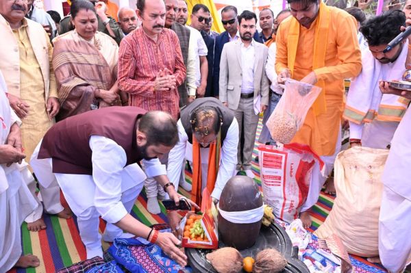 ???? महाशिवरात्रि से पूर्व दुलदुला के सिरीमकेला में गूंजा हर-हर महादेव का जयघोष : मुख्यमंत्री विष्णु देव साय ने नीलकंठेश्वर महादेव मंदिर प्राण प्रतिष्ठा में हुए शामिल ,सामुदायिक भवन निर्माण की ऐतिहासिक घोषणा, सनातन परंपरा के संरक्षण व धार्मिक पर्यटन को बढ़ावा देने का दोहराया संकल्प