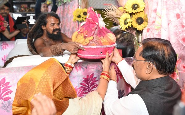 मुख्यमंत्री श्री विष्णु देव साय ने सपत्नीक श्री श्री 108 श्री सत्यनारायण बाबा धाम में की पूजा-अर्चना,प्रदेशवासियों की सुख-समृद्धि और खुशहाली की कामना-श्रद्धा और आस्था का प्रमुख केंद्र बाबा धाम &ndash; मुख्यमंत्री श्री विष्णु देव साय