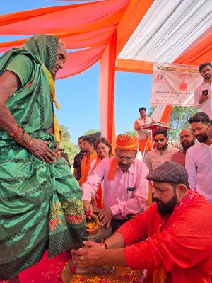 महाशिवरात्रि पर बरगढ़ धाम में 272 लोगों ने सनातन धर्म में लौटकर अपने पूर्वजों की विरासत से पुनः जोड़ा नाता - प्रबल प्रताप सिंह जूदेव ने चरण पखारकर कराया सनातन धर्म में पुनः स्वागत