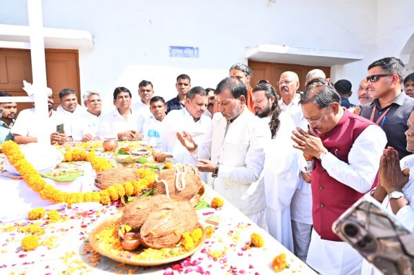 मुख्यमंत्री ने &ldquo;विशाल सतनाम सद्भाव पदयात्रा&rdquo; &nbsp;का किया शुभारंभ,गुरु घासीदास के अनुयायियों का दल पावन गिरौदपुरी धाम के लिए हुआ रवाना