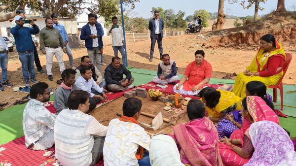 मुख्यमंत्री की सार्थक प्रयास से जशपुर में बनेगा दृष्टि बाधित और श्रवण बाधित बच्चों के लिए सर्व सुविधायुक्त आवासीय स्कूल - विधायक जशपुर श्रीमती रायमुनी भगत ने गम्हरिया में किया भूमिपूजन&nbsp;